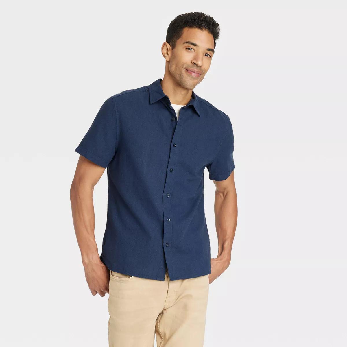 Men's Casual Fit Short Sleeve Collared Button-Down Shirt